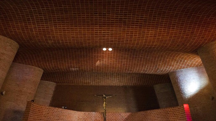 Megahnya Gereja dari Batu Bata di Uruguay View of the quire of the Church of Christ the Worker and Our Lady of Lourdes in Estacion Atlantida, Uruguay, Monday, July 26, 2021. The church that was created in 1958 by Uruguayan Engineer Eladio Dieste is being considered by UNESCO to be declared a humanity cultural heritage site. (AP Photo/Matilde Campodonico)