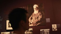 Seorang bernama Ali Muhammad yang bergelar Bab mengumumkan bahwa ia adalah utusan Tuhan. David Silverman/Getty Images