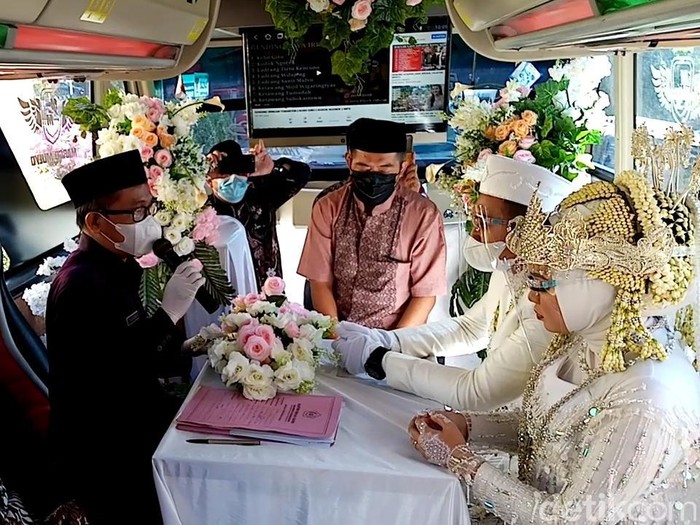 Menikah di Bus Pasangan di Pekalongan, Menikah di Bus