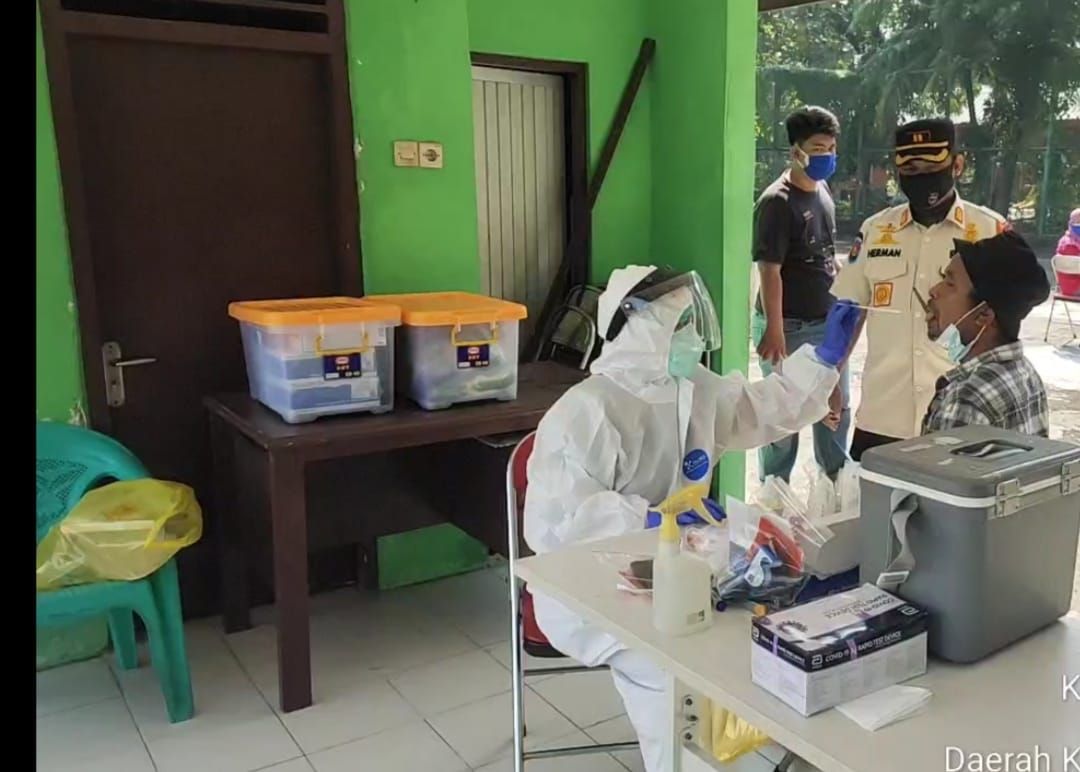 Momen Tukang Bakso di Tes PCR Usai Layani Pasien Corona