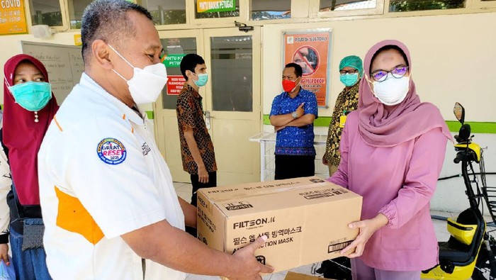 nakes surabaya disemangati sejumlah pihak
