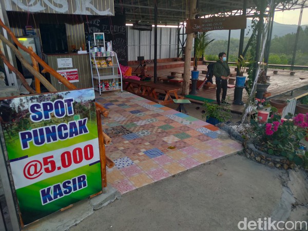 Tempat ini memiliki luas lahan 2,8 hektar. Rahmat Prasteyo, sang pemilik, mengaku terpaksa menjual separuh lahan obwis ini karena sudah tak punya penghasilan imbas pandemi Corona. (Jalu Rahman Dewantara/detikcom) Tempat ini memiliki luas lahan 2,8 hektar. Rahmat Prasteyo, sang pemilik, mengaku terpaksa menjual separuh lahan obwis ini karena sudah tak punya penghasilan imbas pandemi Corona. (Jalu Rahman Dewantara/detikcom)