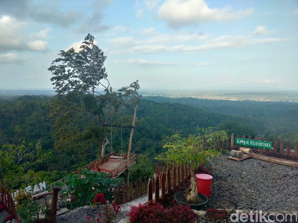 Sejak pandemi melanda, objek wisata Gunung Kuniran jadi sepi wisatawan. (Jalu Rahman Dewantara/detikcom) Sejak pandemi melanda, objek wisata Gunung Kuniran jadi sepi wisatawan. (Jalu Rahman Dewantara/detikcom)