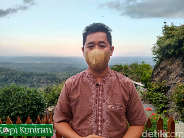 Rahmat berharap nantinya calon pembeli bisa memanfaatkan lahan Gunung Kuniran untuk dijadikan sebagai tempat wisata, sehingga bisa dikolaborasikan dengan obwis yang ia kelola.  (Jalu Rahman Dewantara/detikcom)