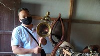 Banyak kusir andong beralih profesi. Ada yang bertani. Ada pula yang ngetem di samping Kantor Pemkab Magelang. Bahkan ada yang mbarang, atau membawa kuda dan andong menuju desa-desa maupun kota lain yang lagi ramai. (Eko Susanto/detikTravel)