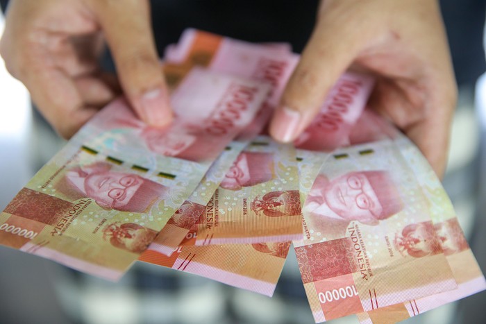 Setiap warga yang menerima Bantuan Sosial Tunai tersebut mendapatkan uang sebesar 300ribu per bulannya.