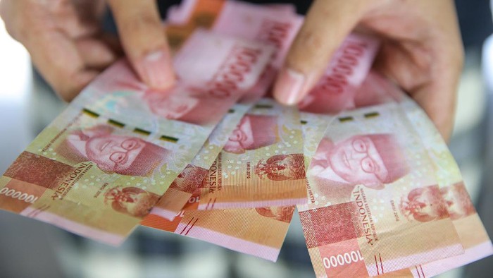 Setiap warga yang menerima Bantuan Sosial Tunai tersebut mendapatkan uang sebesar 300ribu per bulannya.