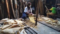 Pemberlakuan pembatasan kegiatan masyarakat (PPKM), berpengaruh terhadap pengiriman dan penjualan kerupuk rambak menuju luar kota. Sedangkan produksi tiap harinya tetap berjalan.