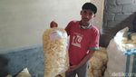 Produksi Kerupuk Rambak di Magelang Tetap Digenjot
