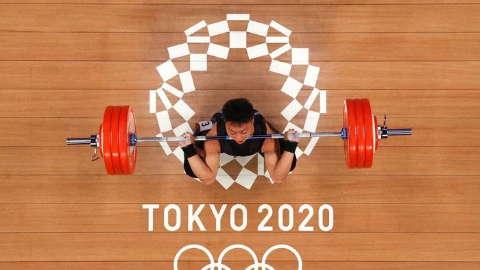 Atlet angkat besi, Rahmat Erwin Abdullah berhasil meraih perunggu di ajang Olimpiade Tokyo 2020. Rahmat membukukan angkatan total 342kg.