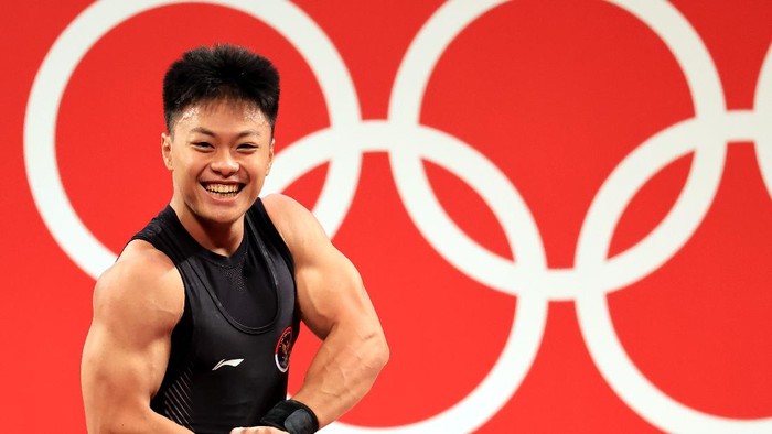 Atlet angkat besi, Rahmat Erwin Abdullah berhasil meraih perunggu di ajang Olimpiade Tokyo 2020. Rahmat membukukan angkatan total 342kg.