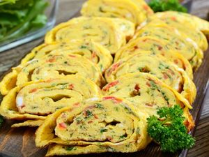 Masak Masak: Resep Omelet Gulung Korea yang Gurih Mulur