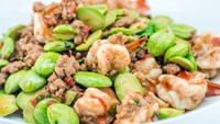 Makan nasi dengan lauk udang pete pedas manis ini cocok buat penggemar pete. Lebih puas jika bikin sendiri. Coba cek bahan dan cara membuatnya di sini. Foto: iStock