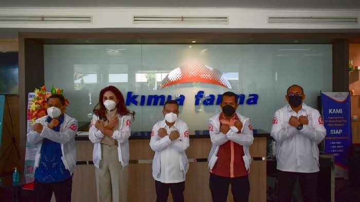 Satgas Lawan Covid-19 DPR RI sambangi Kimia Farma (Dok. Istimewa).