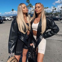 Saudari kembar cantik lain yang jadi sensasi di Instagram adalah ODonnell Sister. Fashionable, kedua wanita yang punya brand fashion tersebut sering berkolaborasi dengan brand atau situs belanja. Mereka dikenal dengan gaya yang seksi. Foto: Instagram @theodollsFoto: Instagram