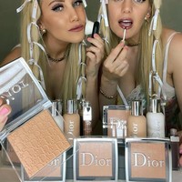 Berbeda dengan kebanyakan saudari kembar, Beckerman Twins berusaha tampil lucu dari pada stylish di depan para follower. Di media sosial, keduanya pun tampak seperti dua saudari yang selalu bersenang-senang dan jarang bertengkar. Foto: Instagram @beckermantwins