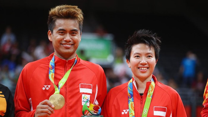 RIO DE JANEIRO, BRAZIL - AUGUST 17:  Gold medalists, Tontowi Ahmad and Liliyana Natsir of Indonesia celebrate after the Mixed Doubles Gold Medal Match on Day 12 of the Rio 2016 Olympic Games at Riocentro - Pavilion 4 on August 17, 2016 in Rio de Janeiro, Brazil.  (Photo by Dean Mouhtaropoulos/Getty Images)