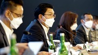 Dari sisi kredit, Bank Mandiri juga tumbuh 16,4% secara YoY menjadi Rp 1.014,3 triliun. Pertumbuhan ini ditopang oleh segmen wholesale banking yang tercatat tumbuh 7,13% YoY, menjadi Rp 534,2 triliun per akhir kuartal II-2021. Sementara pembiayaan ke segmen UMKM tercatat naik 20,1% YoY menjadi Rp 98,3 triliun hingga kuartal II-2021.