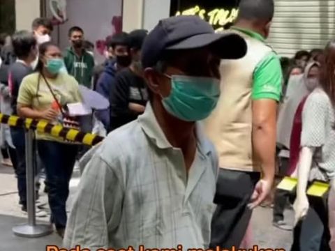Netizen haru, di tengah seruan hoaks untuk menakuti-nakuti orang pergi disuntik vaksin COVID-19, seorang kakek rela genjot sepeda 15 km untuk vaksinasi. Beliau bahkan berjuang meski tidak bisa mendaftar online karena tidak punya HP. Kisah ini dibagikan oleh dr Helmiyadi melalui unggahannya di Instagram.