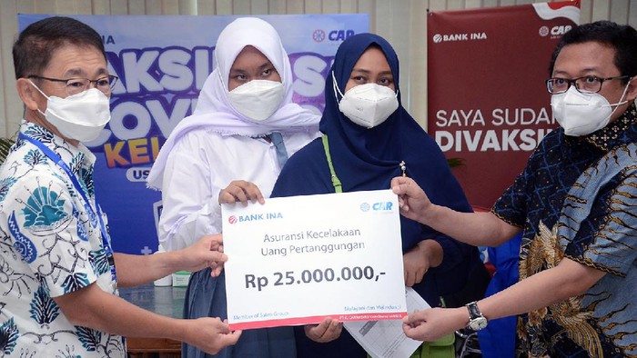 Vaksinasi untuk anak usia 12-17 tahun terus dilakukan. Kali ini vaksinasi digelar oleh CAR Life Insurance dan PT Bank Ina Perdana Tbk.