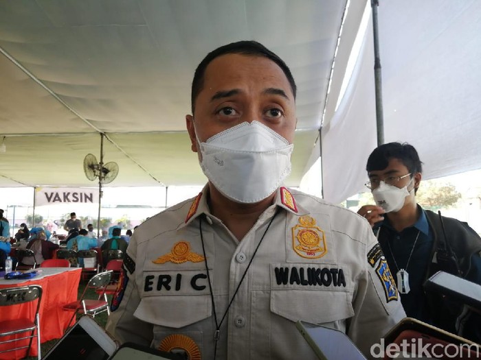 Nakes di Kota Surabaya akan menjalani vaksinasi COVID-19 dosis ketiga. Mereka akan disuntik vaksin Moderna dari Amerika Serikat.