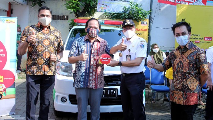 Walkot Jakarta Pusat Tinjau Vaksinasi di Petamburan Walikota Jakarta Pusat Dhany Sukma meninjau langsung proses vaksinasi di kawasan Kelurahan Petamburan, Tanah Abang, Jakarta.