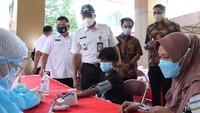 Indosat Ooredoo menyerahkan dukungan bagi Pemerintah Provinsi DKI Jakarta yang disampaikan langsung oleh Director and Chief Operating Officer Indosat Ooredoo, Vikram Sinha kepada Dhany Sukma, Walikota Jakarta Pusat, yang dilanjutkan dengan peninjauan langsung kegiatan vaksinasi. Mobil Klinik Indosat Ooredoo yang telah dilengkapi dengan tiga tim medis, akan melaksanakan vaksinasi selama 5 hari di Kantor Kelurahan Kebon Melati, pada 28 hingga 30 Juli 2021 dan TK Al-Irsyad Kelurahan Petamburan, Kecamatan Tanah Abang pada 31 Juli hingga 1 Agustus 2021.
