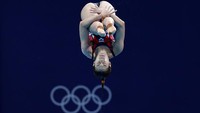 Ekspresi wajah serius tampak terlihat dari atlet lompat indah putri asal Malaysia Yan Yee Ng. (Clive Rose/Getty Images)