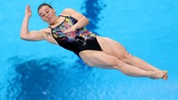 Tampak wajah atlet lompat indah putri asal Ukraina, Viktoriya Kesar tertarik gravitasi saat melakukan lompatan.( Maddie Meyer/Getty Images)
