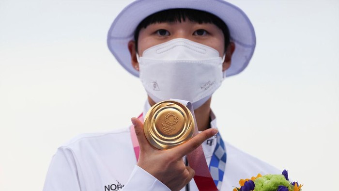 TOKYO, JAPAN - JULY 30: San An of Team South Korea poses with the gold medal for the archery Women’s Individual competition on day seven of the Tokyo 2020 Olympic Games at Yumenoshima Park Archery Field on July 30, 2021 in Tokyo, Japan. (Photo by Justin Setterfield/Getty Images)