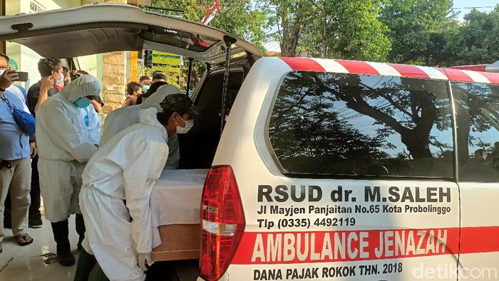 Anggota DPRD Kota Probolinggo Hamid Rusdi meninggal terpapar COVID-19. Ia mengembuskan napas terakhir setelah 15 hari dirawat di RSUD dr Mochamad Saleh.