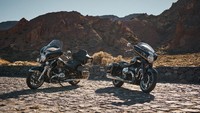 Tentunya BMW R 18 Transcontinental dan R 18 B ini menggunakan basik mesin dan sasis dari R 18 versi basic. Untuk menguatkan konsep transcontinental dan bagger-nya, BMW menyematkan fairing depan yang lengkap dengan wind shield, wind deflector dan flaps. Foto: dok. BMW Motorrad