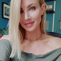 Brianne sadar bahwa dia sering menggoda pria. Salah satu cara untuk mengatasi gairahnya yang sering tidak terbendung adalah dengan tidak lagi berteman dengan pria. Dia pun menghindari restoran karena tidak ingin menggoda pelayan di sana. Foto: dok. Instagram