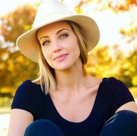 Aktris Hollywood Brianne Davis memberikan pengakuan mengejutkan. Aktris 39 tahun itu secara terbuka mengatakan bahwa ia kecanduan seks. Foto: dok. Instagram