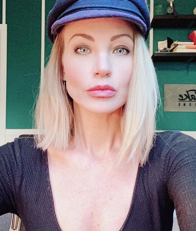 Aku menangis setiap hari selama sembilan bulan. Ada bagian dari diriku seperti mati, ungkapnya. Foto: dok. Instagram