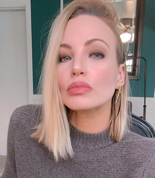 Butuh sembilan bulan proses menarik diri dari kecanduannya akan seks. Brianne menceritakan bahwa selama sembilan bulan ia merasa begitu tersiksa. Foto: dok. Instagram