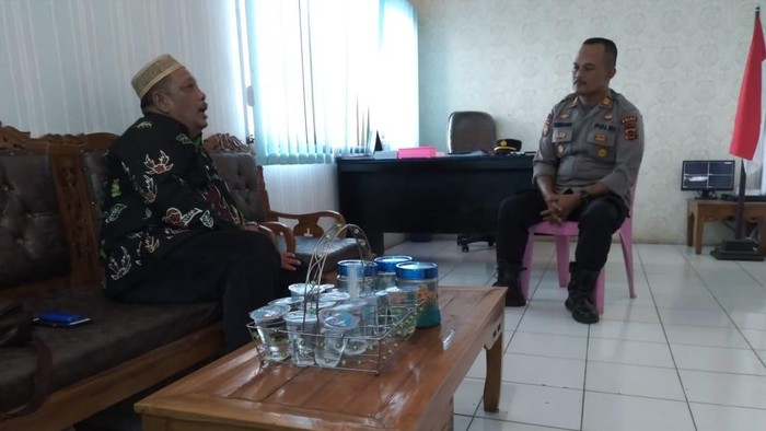 Camat Jujuhan Ilir bertemu Kapolsek Jujuhan saat menyampaikan kasus penipuan yang dialaminya (dok Istimewa)