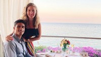 Ini adalah istri dari pemain belakang Prancis, Raphael Varane, yaitu Camille Tytgat. Foto: Instagram/raphaelvarane