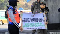Pemerintah dengan musisi berkolaborasi memberikan imbauan prokes ini sangat baik pada masyarakat yang melintas. Para musisi yang tergabung dalam KPJ juga terus berkomitmen untuk menjaga sikap dan prokes ketika menghibur masyarakat di jalanan agar kita semua segera keluar dari pandemi COVID-19.