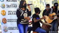 Ketua KPJ Kota Bandung Cepi Suhendar mengatakan, biasanya para musisi yang tergabung dalam KPJ mentas di panggung kafe, hotel atau even. Namun, karena situasi pandemi para musisi ini mau tak mau harus turun ke jalan untuk mencari penghasilan. Ini juga merupakan bagian dari perhatian pemerintah dan sesama.