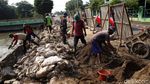 Penurapan Anak Sungai Bekasi untuk Cegah Longsor