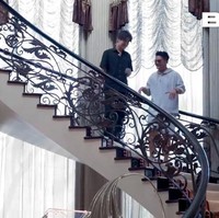 Di tangga inilah, Dave membuat sebuah konten yang sampai ditonton 160 juta kali di TikTok. (Foto: YouTube/Boy William)