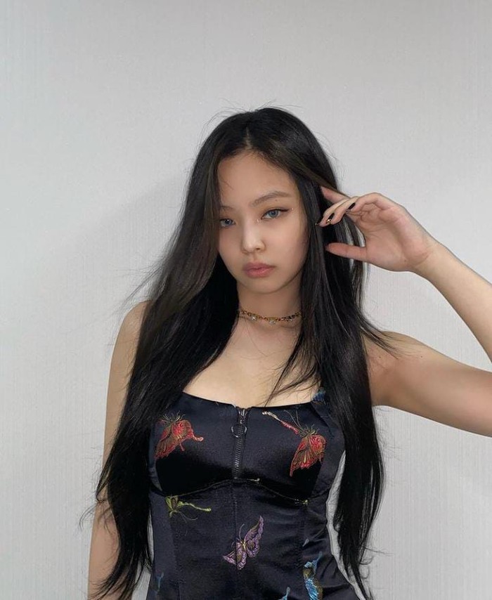 Galeri Jennie BP Pose Manis Jennie 'Blackpink' Saat Ngemil Burger hingga Es Krim
