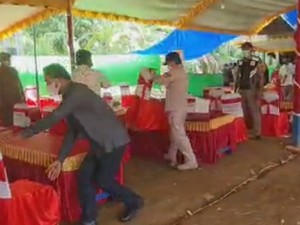 Satgas COVID-19 Trenggalek Tertibkan Hajatan, Puluhan Orang Swab Antigen