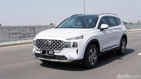 SUV Korea Selatan, Hyundai Santa Fe masuk posisi 5 besar. Pada januari 2022 ini, Santa Fe berhasil dikirim 114 unit. Foto: Muhammad Hafizh Gemilang