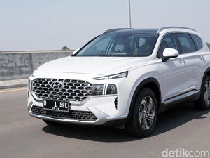 Hyundai Santa Fe 2021: Pilih Mesin Bensin atau Diesel?