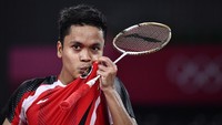 Atlet dengan nama lengkap Anthony Sinisuka Ginting ini mewakili Indonesia dalam ajang Olimpiade Tokyo 2020 untuk cabang olahraga bulu tangkis. Kini posisi Anthony sudah masuk ke semifinal kategori tunggal putra. Foto: ANTARA FOTO/SIGID KURNIAWAN