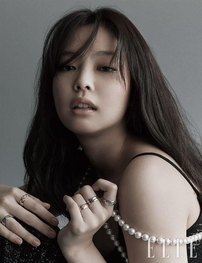 Dalam sesi wawancara, Jennie BLACKPINK membicarakan ‘4+1 Project’ yang diusung untuk menyambut anniversary BLACKPINK ke-5 pada 8 Agustus 2021. Foto: dok. Elle Korea