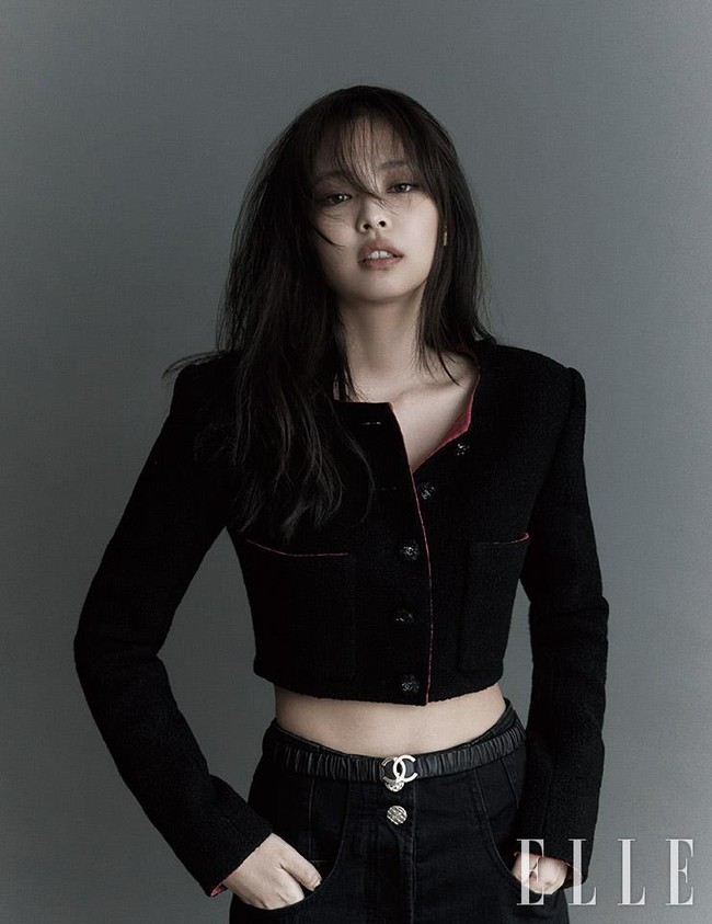 Idol kelahiran 1996 itu pun mengungkap alasannya membuka channel YouTube Jennierubyjane Official. Syuting konten YouTube terasa lebih seru dari dugaannya. Foto: dok. Elle Korea