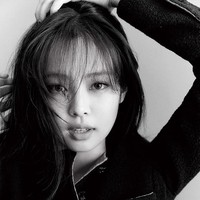 Meskipun begitu, Jennie BLACKPINK terkadang merasa aneh saat melihat dirinya di atas panggung. Ia suka memantau performanya untuk memberikan penampilan terbaik. Foto: dok. Elle Korea